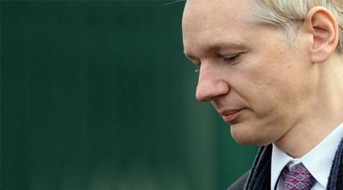 JUST IN: Wikileaks Founder Julian Assange Finally Arrested | The Herald